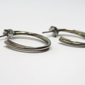 Vintage 1980s Polished Silver Tone Post Hoop Earrings Minimalist Jewelry image 9