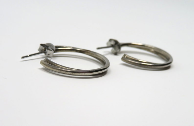 Vintage 1980s Polished Silver Tone Post Hoop Earrings Minimalist Jewelry image 9