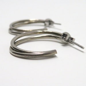 Vintage 1980s Polished Silver Tone Post Hoop Earrings Minimalist Jewelry image 7