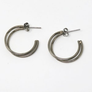 Vintage 1980s Polished Silver Tone Post Hoop Earrings Minimalist Jewelry image 3