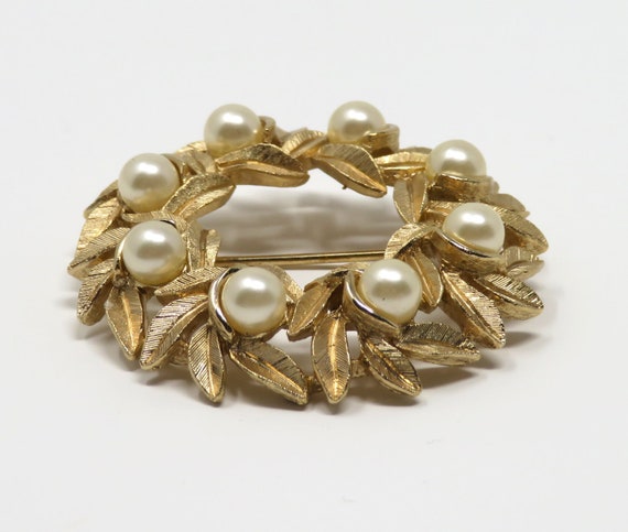 Vintage 1970s Costume Jewelry Avon Faux Pearl and Gold Leaves