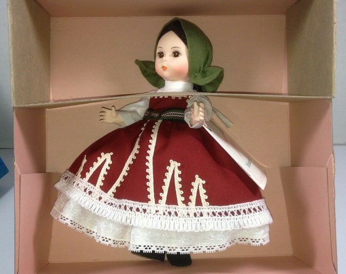 Vintage 8" Bulgaria Madame Alexander Doll #557 DISNEYLAND NIB Never Displayed!