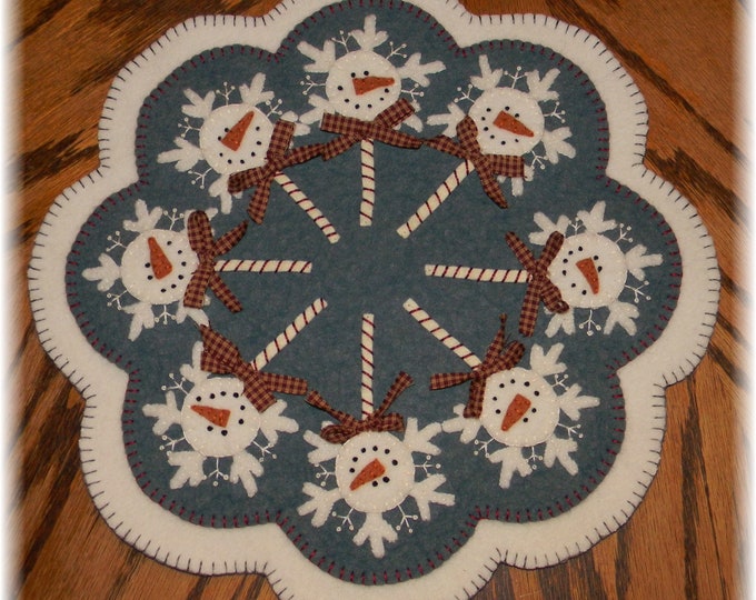 Frosty Pops Snowflakes Winter Candle Mat/Table/Wall Mat Wool Applique Pattern by Penny Lane Primitives 13"