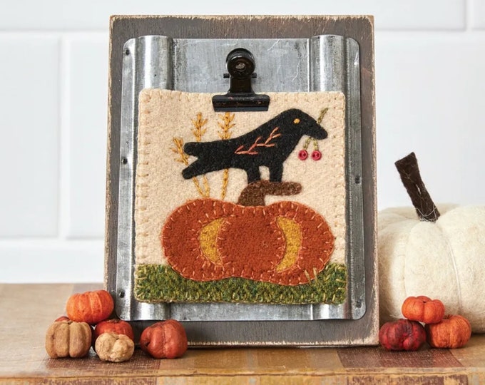 Crow on Pumpkin Simply Square - Wool Applique Pattern by Buttermilk Basin Finished Size 3” x 3”