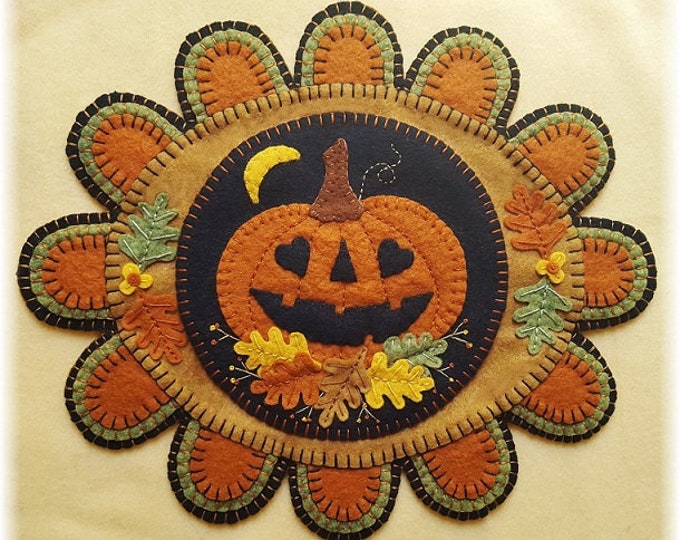 Falling in Love Fall Halloween Pumpkin Candle Mat/Table/Wall Mat Wool Applique Pattern by Penny Lane Primitives 10.5 x 12.5"