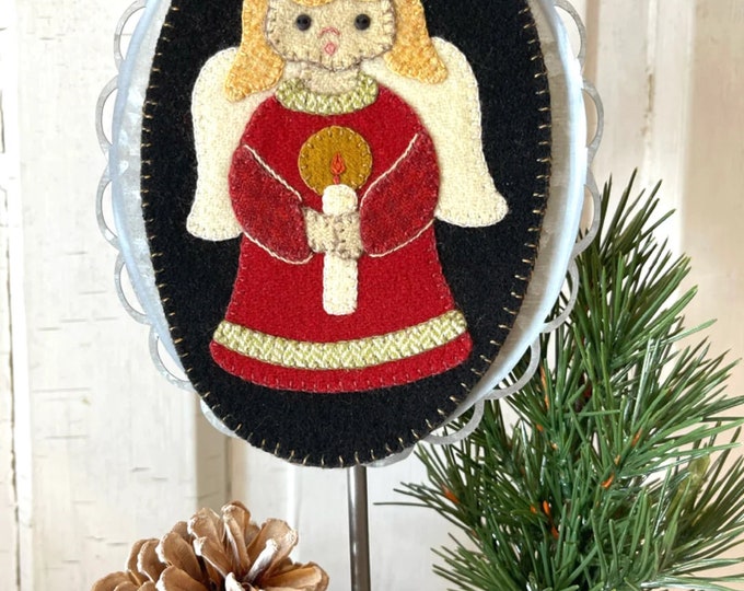 Christmas Angel Oval- Christmas - Wool Applique Pattern by Buttermilk Basin Finished Size 4.75” x 7”