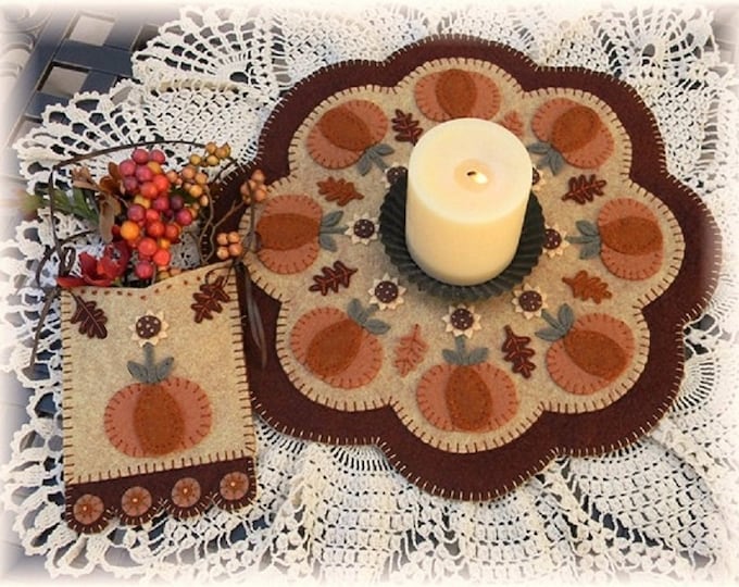 Autumn Beauty Pumpkin Fall Candle Mat & Pocket Wool Applique Pattern by Penny Lane Primitives 13" Round