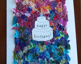Puede incluir: Una tarjeta de cumpleaños hecha a mano con un collage de telas coloridas y las palabras "¡feliz cumpleaños!" en una fuente manuscrita.