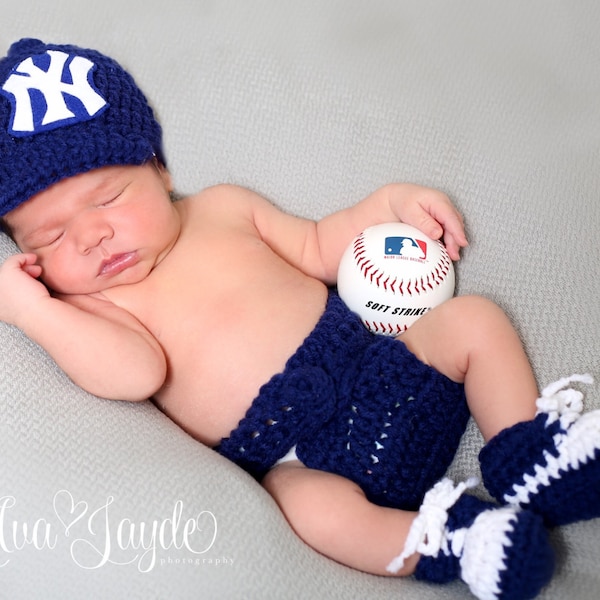 New York Yankees - Inspired Crochet Baby Baseball Set: Cap, Diaper Cover, Shoes. FREE SHIPPING