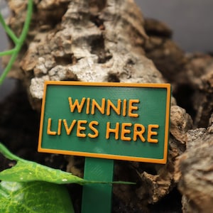 Personalised Name Sign For Jumping Spiders Tank, Suitable For Tarantulas, Inverts, Amphibians, Reptiles and More image 1