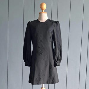 S - 60s Black Mod Dress - A-Line Vintage Dress  Floral Long Sleeved Dress - 30&quot; waist