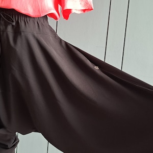 M - L - Drop Croth Harem Unisex Seidenhose - Schwarze Boho Hippie Hose - Zwei Taschen