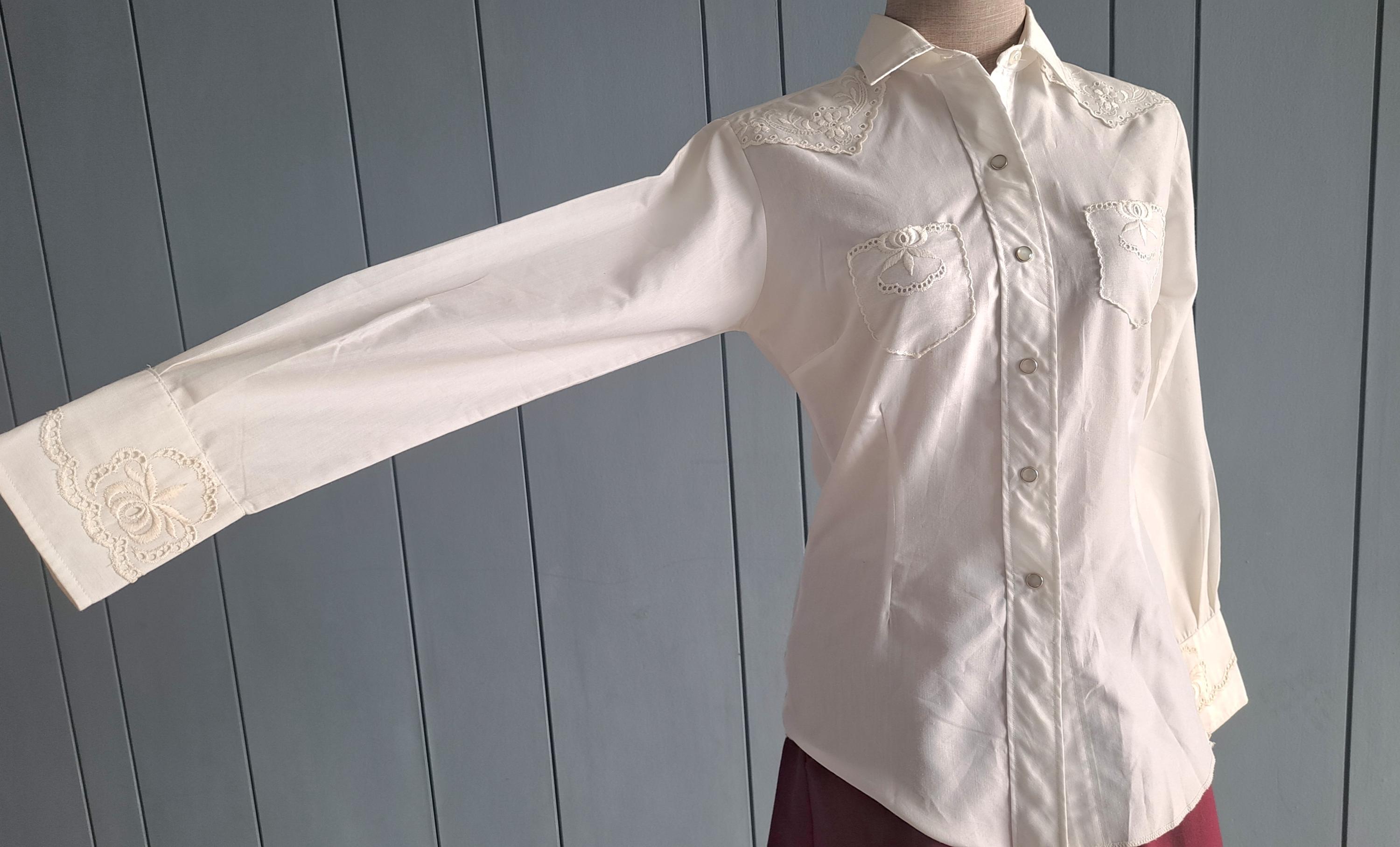 XS - S - 60s Hippie Cowgirl White Shirt - Vintage H Bar C Ranchwear Long  Sleeved Shirt - 34" Bust