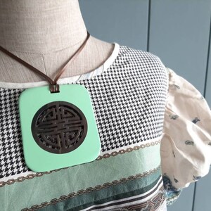 Boho Harz Halskette - Verheißungsvolles Chinesisches Symbol Statement Halskette - Einstellbare Länge - Geburtstagsgeschenk für die Mutter Geschenk für Sie