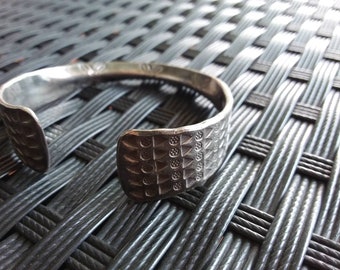 Hand Tooled Silver Bangle - Thai 925 Silver Sterling Bangle - Hand Tooled Bracelet - Unisex Boho Hippie Tribal Jewelry Accessory