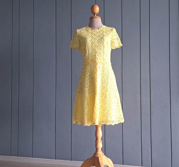 S - 60s Yellow Lace Mod Dress - 28" waist max - Vintage Engagement Wedding Dress