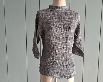 Free Size 90s Minimalist Silvery Gray Pleat Top - Vintage Long Sleeved Blouse