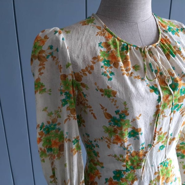 XS - Petite 70s Floral Cotton Spring Summer Dress - Summer Mini Dress - Long Sleeve Dress - 26 Inch Waist - petite dress vintage