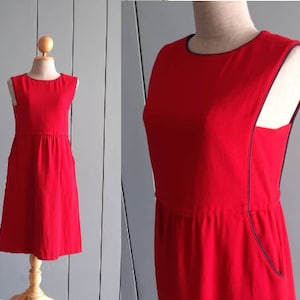 S - Petite Red Dress - 70s Sleeveless Shift Dress - Little Red Dress - Minimalist Dress - 32&quot; Bust - Two pockets