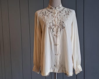 M - Vintage Women&#39;s Crepe de Chine Silk Blouse - Chinese Hand Embroidered Ivory Silk Blouse - Romantic Floral Blouse 40&quot; Bust Blouse