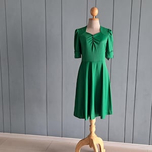 S - 70s Green Day Dress - Fit and Flare Cocktail Dress - 34&quot; Bust 26&quot; Waist