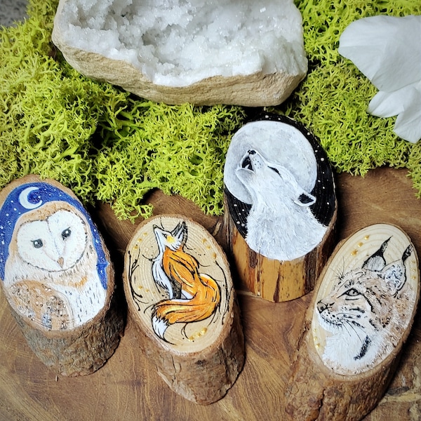 Talisman en bois animal totem peinture chouette ou loup