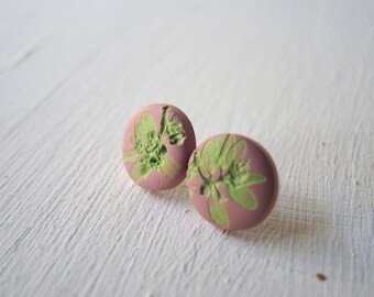 Dusty rose leaves round stud earrings, Miniature leaves green stud earrings, Vintage style button earrings stud, Green rose leaves studs