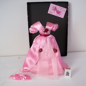 Barbie Gown Pink Satin Pink Shoes Brush Ensemble Beautiful Pink Gown Mattel Gown Brand New De Box Free Ship within Continental U. S.