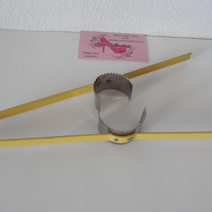 Fox Run Corn Stripper  1 1/2&quot; Stainless Steel Serrated Blade Perfect Kitchen Tool for Corn Cobs Easy Safe Fast  Free Ship within Cont. U.S.