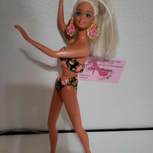 Barbie Tropical Splash in Swimsuit Mattel #12446 Two Piece Bikini with Matching Earrings Free Shipping within Continental U.S.