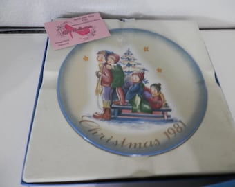 Hummel "A Time To Remember" 1981 Christmas Collector Plate by Berta Hummel Like New in Box 177-150 SCHMID Children on Sled  FREE Ship US