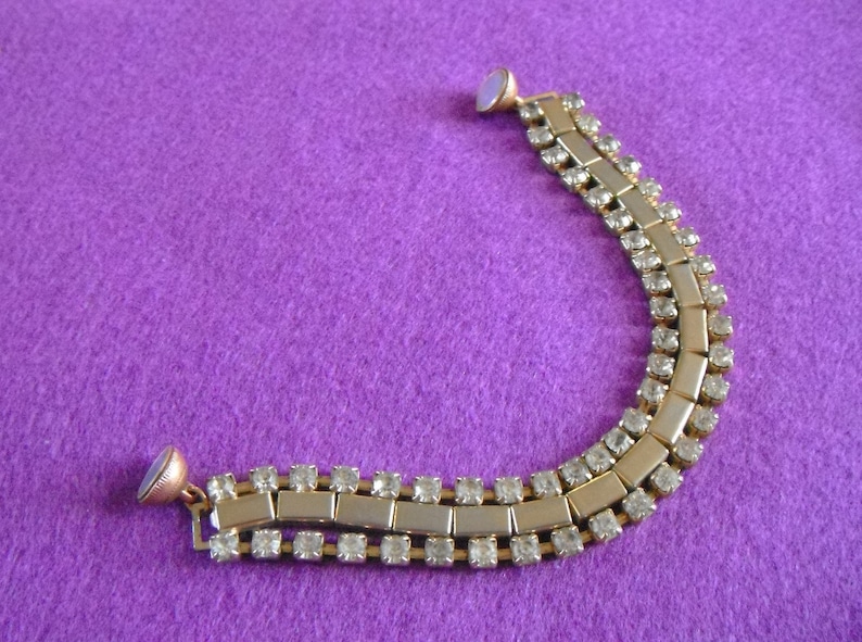 Sparkling jointed and banded bracelet with magnetic clasp