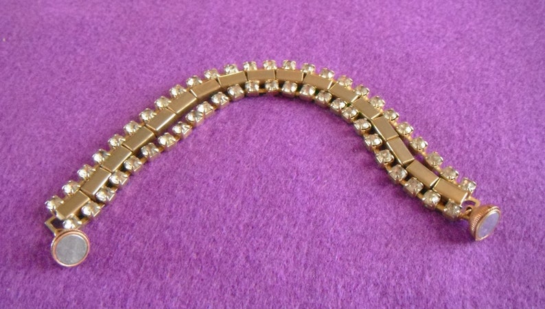 Sparkling jointed and banded bracelet with magnetic clasp