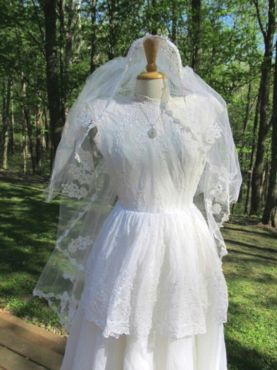 SALE - SALE Vintage 1950's Bridal Organdy Eyelet E