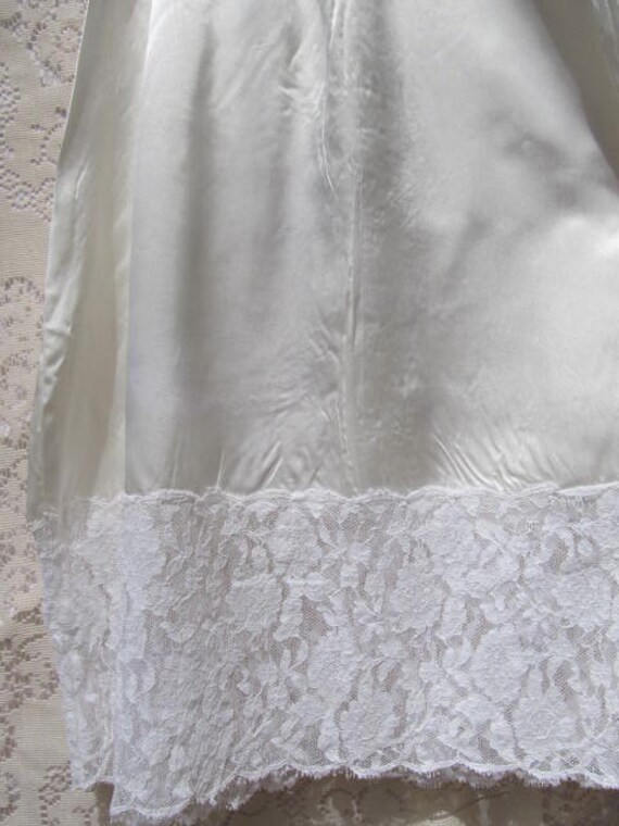 Sale - Sale -Vintage Ivory Satin Christening/Bapt… - image 3