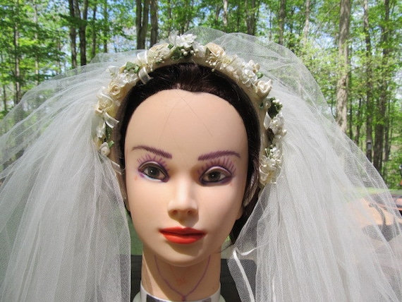 SALE - SALE -handmade Vintage Looking Ivory Bridal Veil With  display picture 1