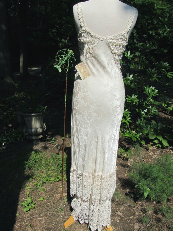 Beautiful Silk Ivory Gown or Wedding Gown trimmed… - image 5