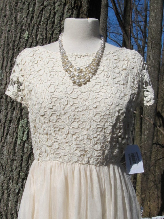 SALE - SALE -New Cream Lace Dress - image 3