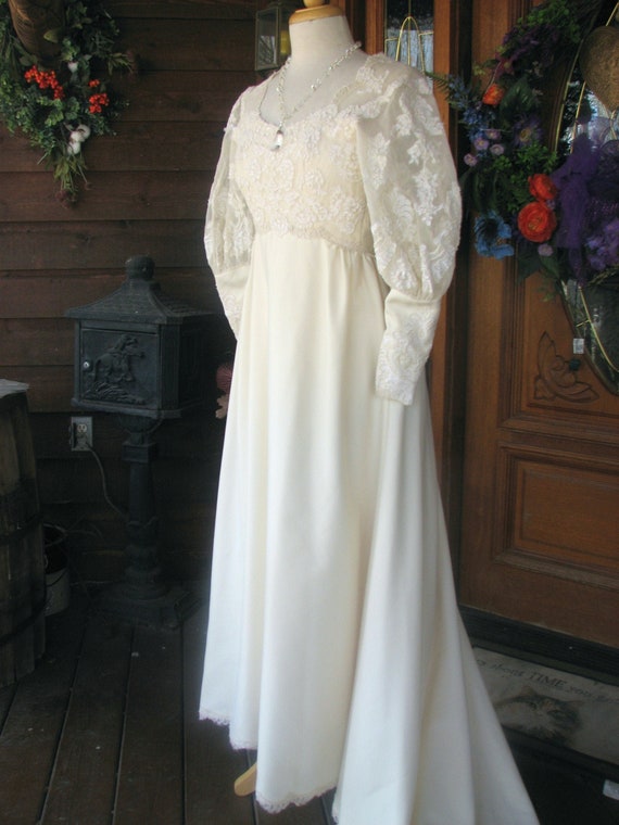 Vintage Beautiful Satin Lace Ivory Bridal Gown