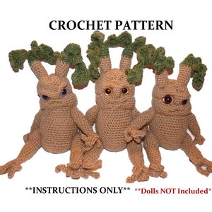 Op de afbeelding: Haakpatroon voor drie bruine en groene amigurumi mandragora's. Het patroon bevat alleen de instructies, poppen zijn niet inbegrepen. **INSTRUCTIONS ONLY** **Dolls NOT Included**
