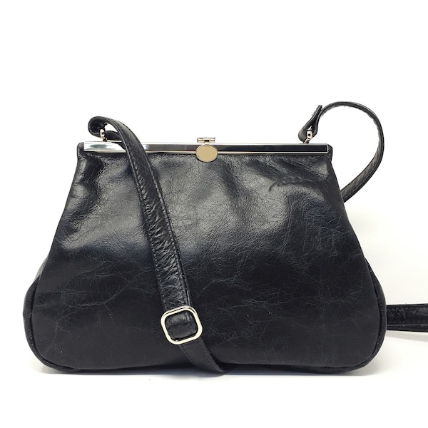 Schwarze Ledertasche mit elegantem Verschluss, Handtasche Leder, Damen,