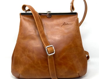 Tasche Leder Damen braun mit silbernem Bügelverschluss, individuelles Geschenk zu Weihnachten, Handtasche cognac im Vintage Stil