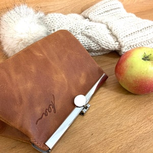 Kosmetiktasche aus Leder mit silbernem Bügelverschluss, Makeup Organizer, Geschenk Freundin,
