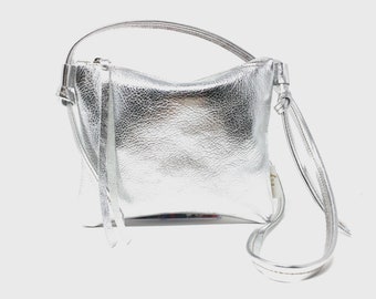 Kleine Ledertasche, Clutch Leder silber