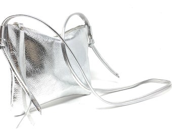 Kleine Ledertasche, Clutch Leder silber