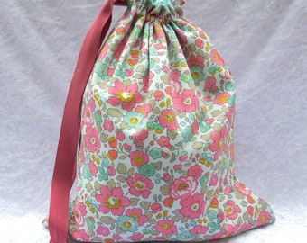 Liberty Tana Lawn pouch,  Liberty Lawn bag, drawstring bag, lingerie bag, lined bag, 31cm