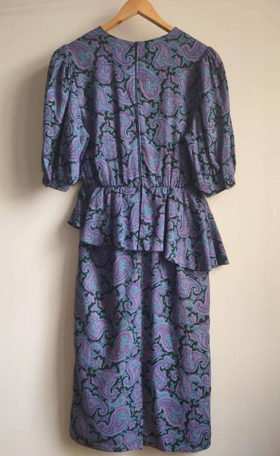 Vintage blue black paisley pattern peplum dress /… - image 3