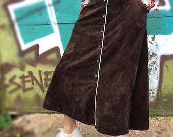 Vintage 80s brown velvet skirt with pockets, slits, lining and decorative buttons/ Size 38