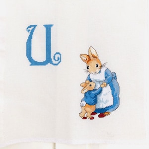 Punto de cruz hecho a mano Peter Rabbit ABC Letra U Beatrix Potter Vivero listo para enmarcar