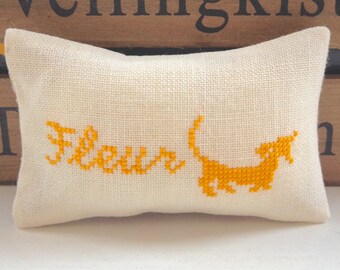 Naam Kussentje Hand Geborduurd Kraamcadeautje Babyshower Cadeautje Liberty Stof Made in Holland